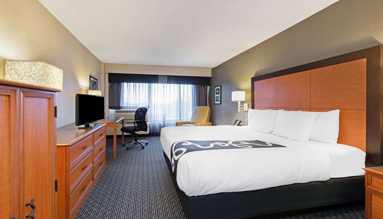 Room - La Quinta Inn & Suites by Wyndham New Orleans Airport