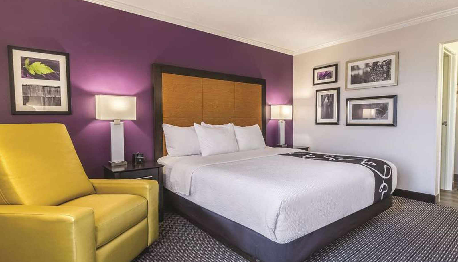 Room - Howard Johnson by Wyndham Sacramento Downtown