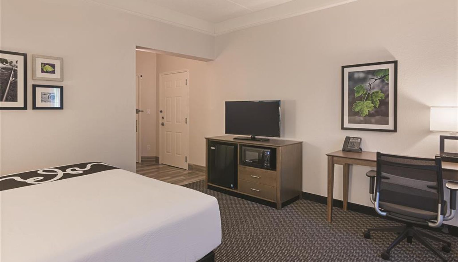 Room - La Quinta Inn & Suites by Wyndham Orlando UCF