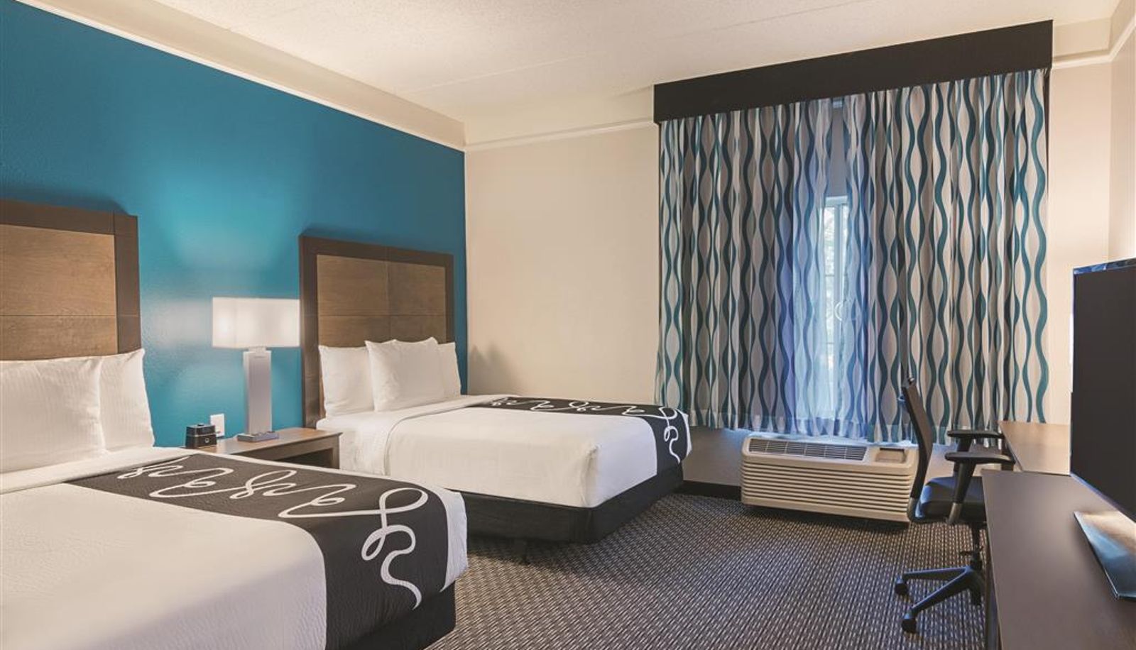 Room - La Quinta Inn & Suites by Wyndham Orlando UCF