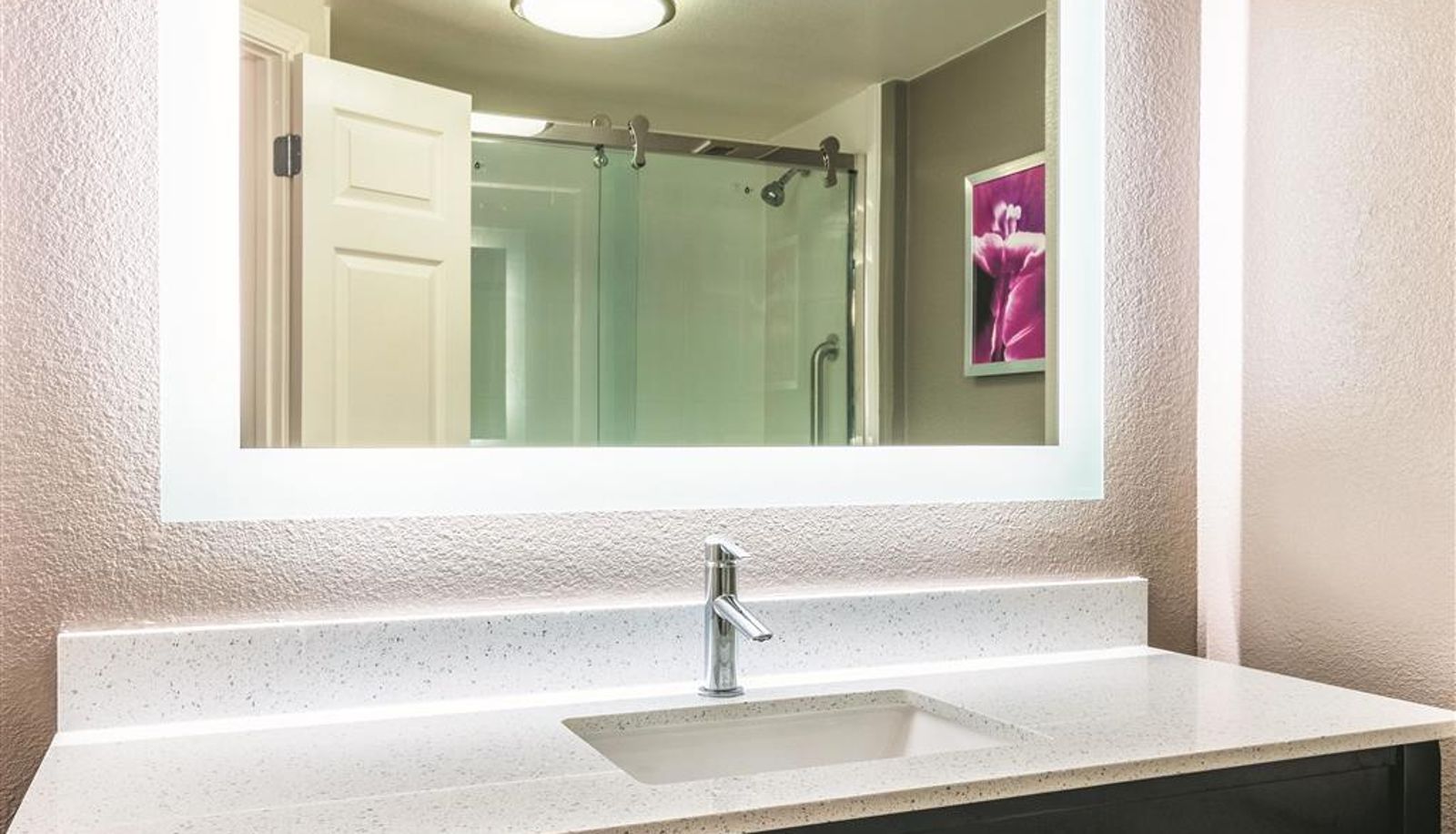 Room - La Quinta Inn & Suites by Wyndham Shreveport Airport