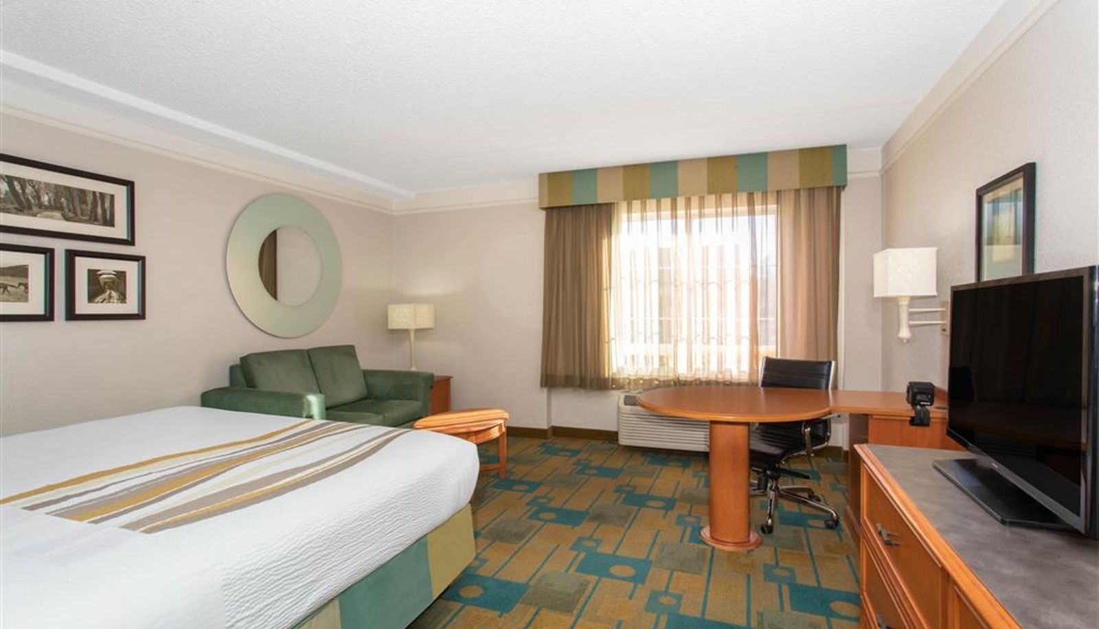 Room - La Quinta Inn & Suites by Wyndham Denver Southwest Lakewood
