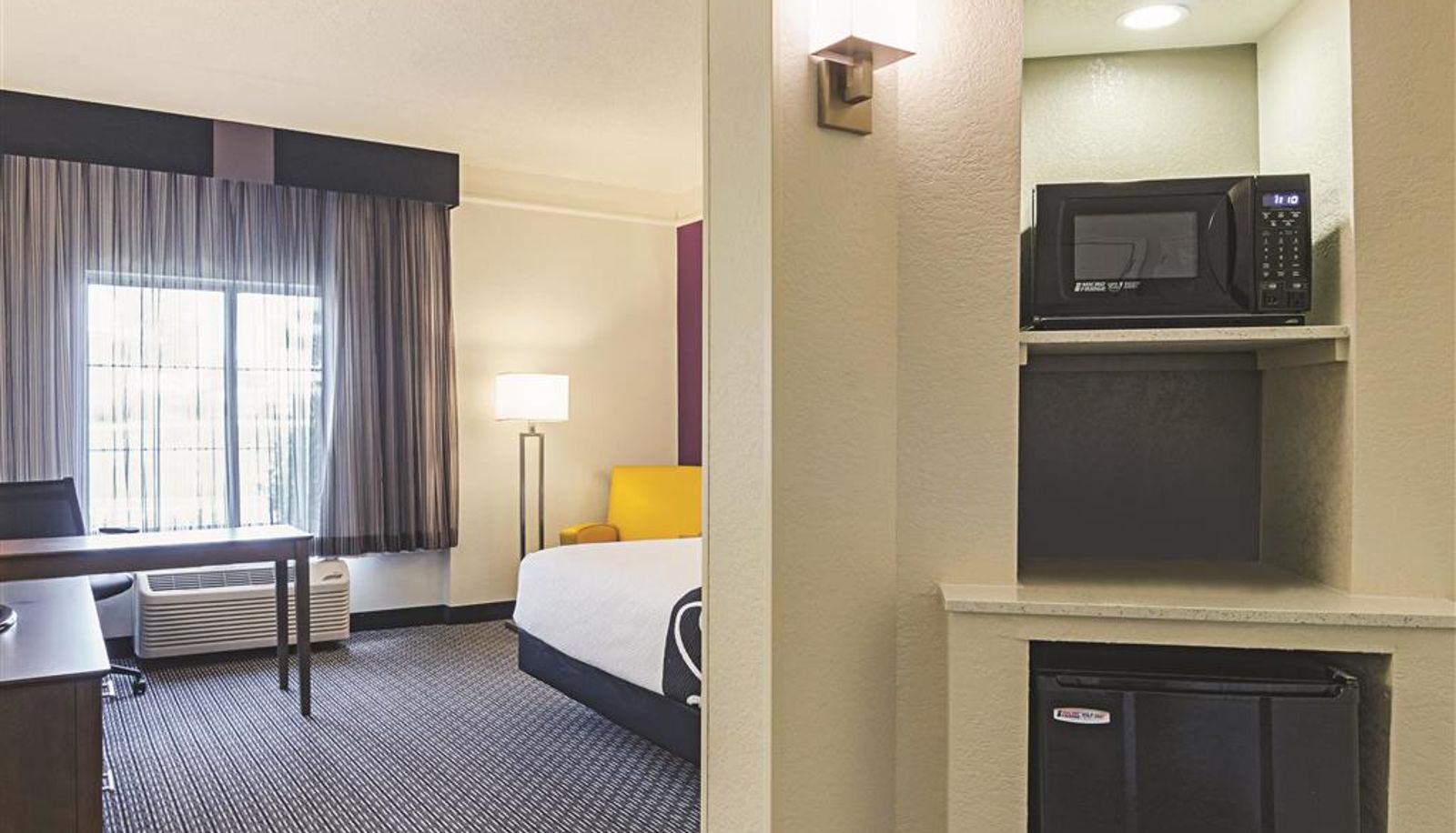 Room - La Quinta Inn & Suites by Wyndham Denver Airport DIA