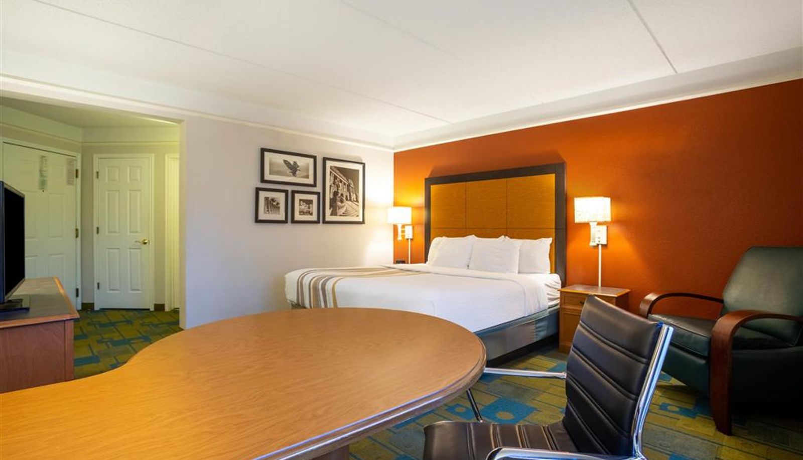 Camera - La Quinta Inn & Suites by Wyndham Charlotte Airport South