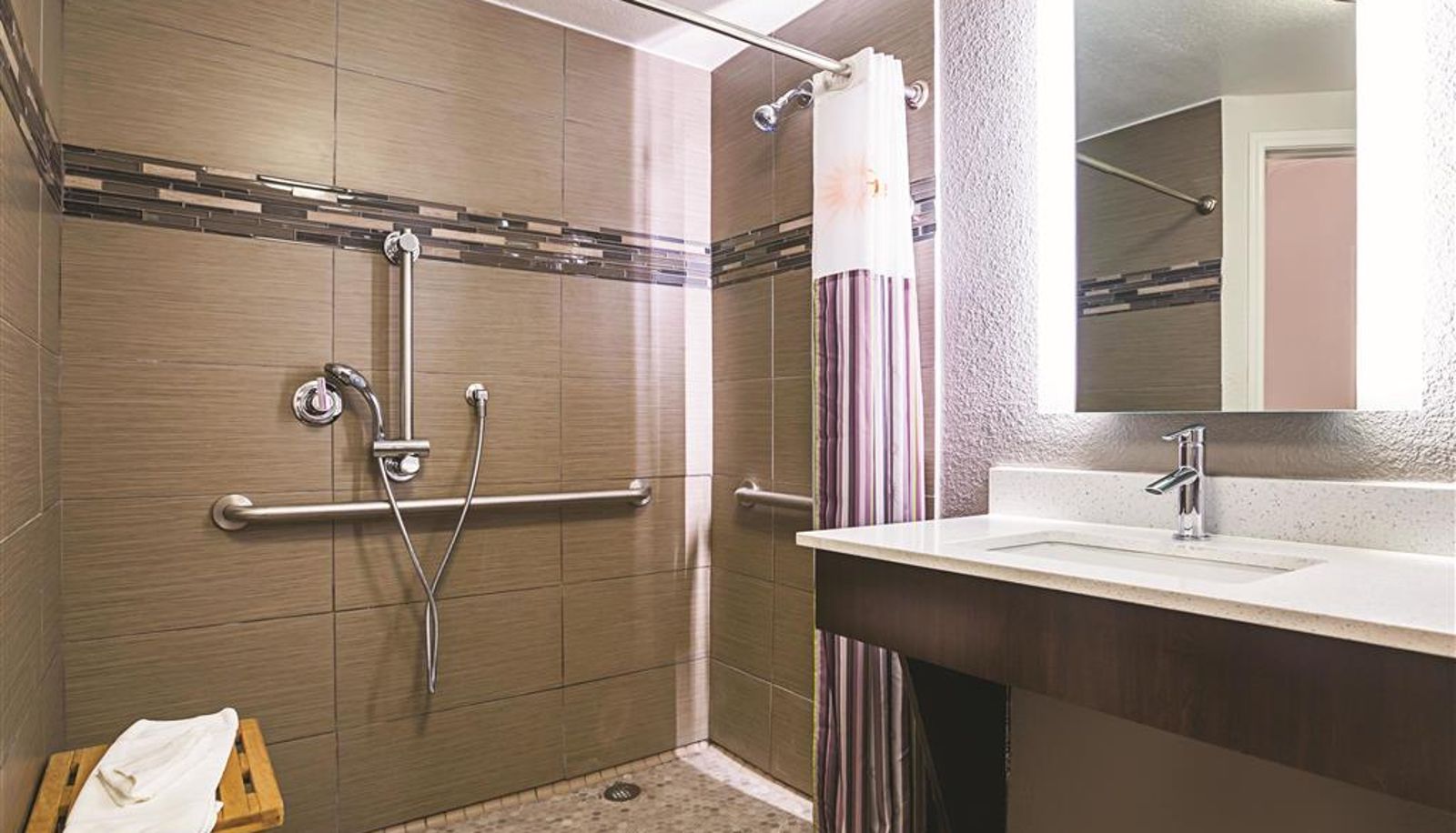 Habitación - La Quinta Inn & Suites by Wyndham Dallas Plano West
