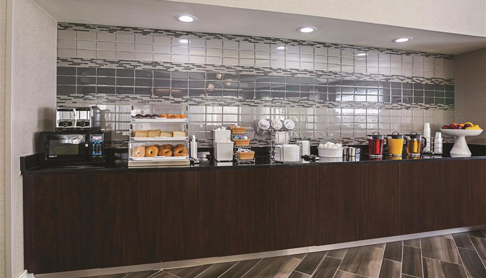 Vista interior - La Quinta Inn & Suites by Wyndham Dallas Plano West
