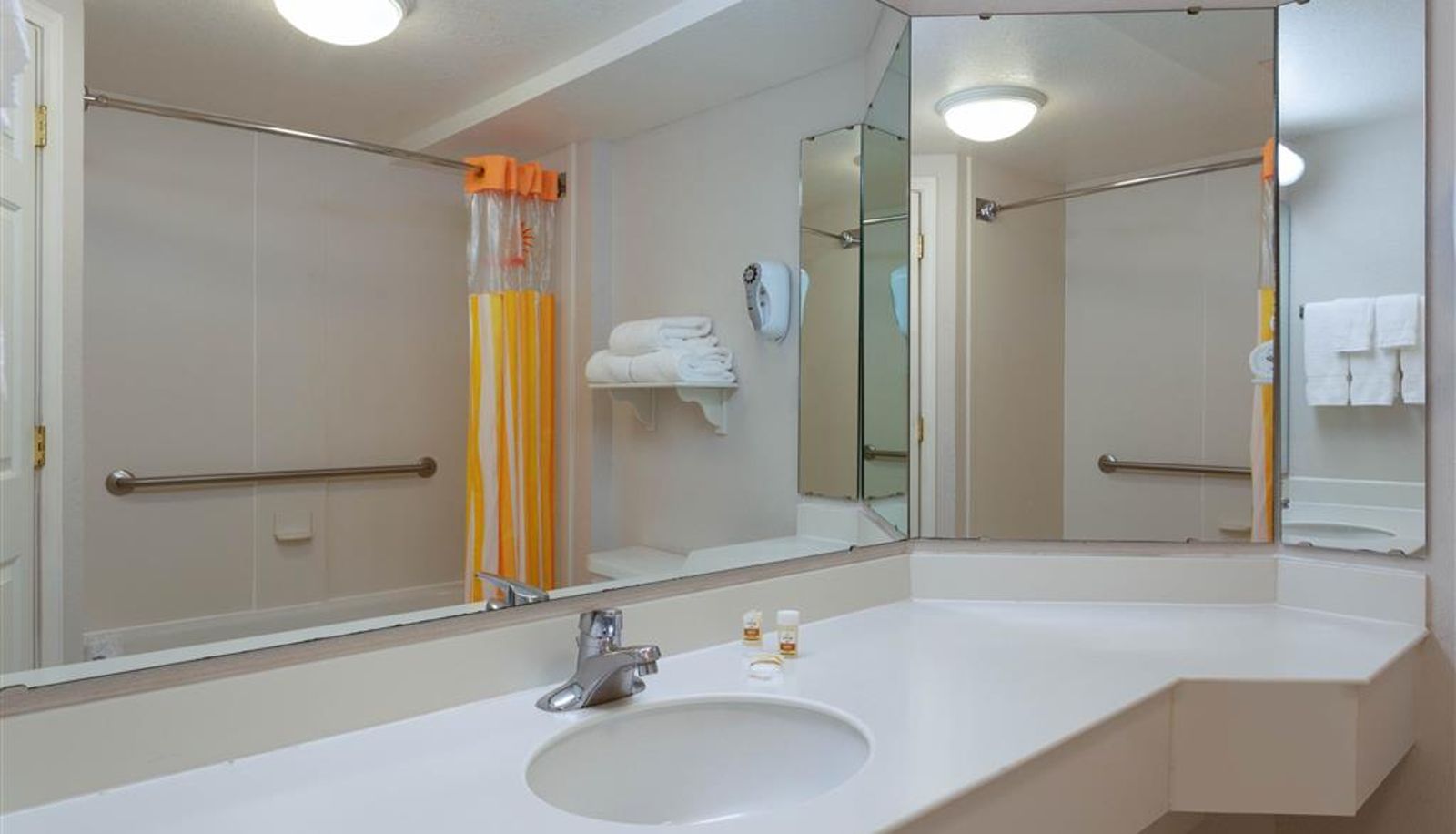 Zimmer - La Quinta Inn & Suites by Wyndham Lakeland West