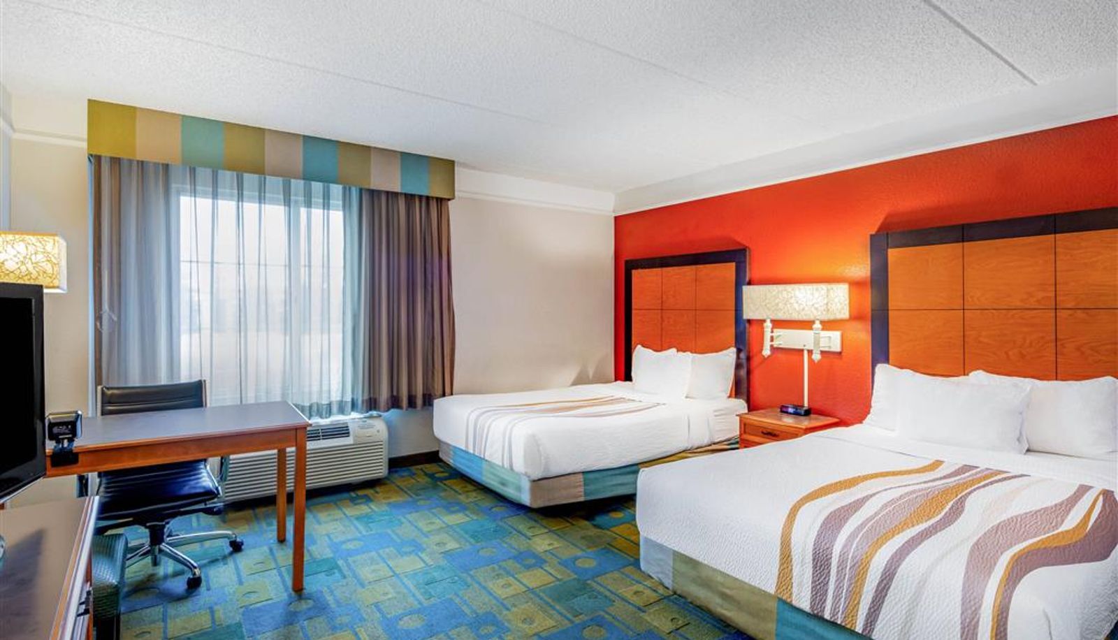 Room - La Quinta Inn & Suites by Wyndham Fremont / Silicon Valley