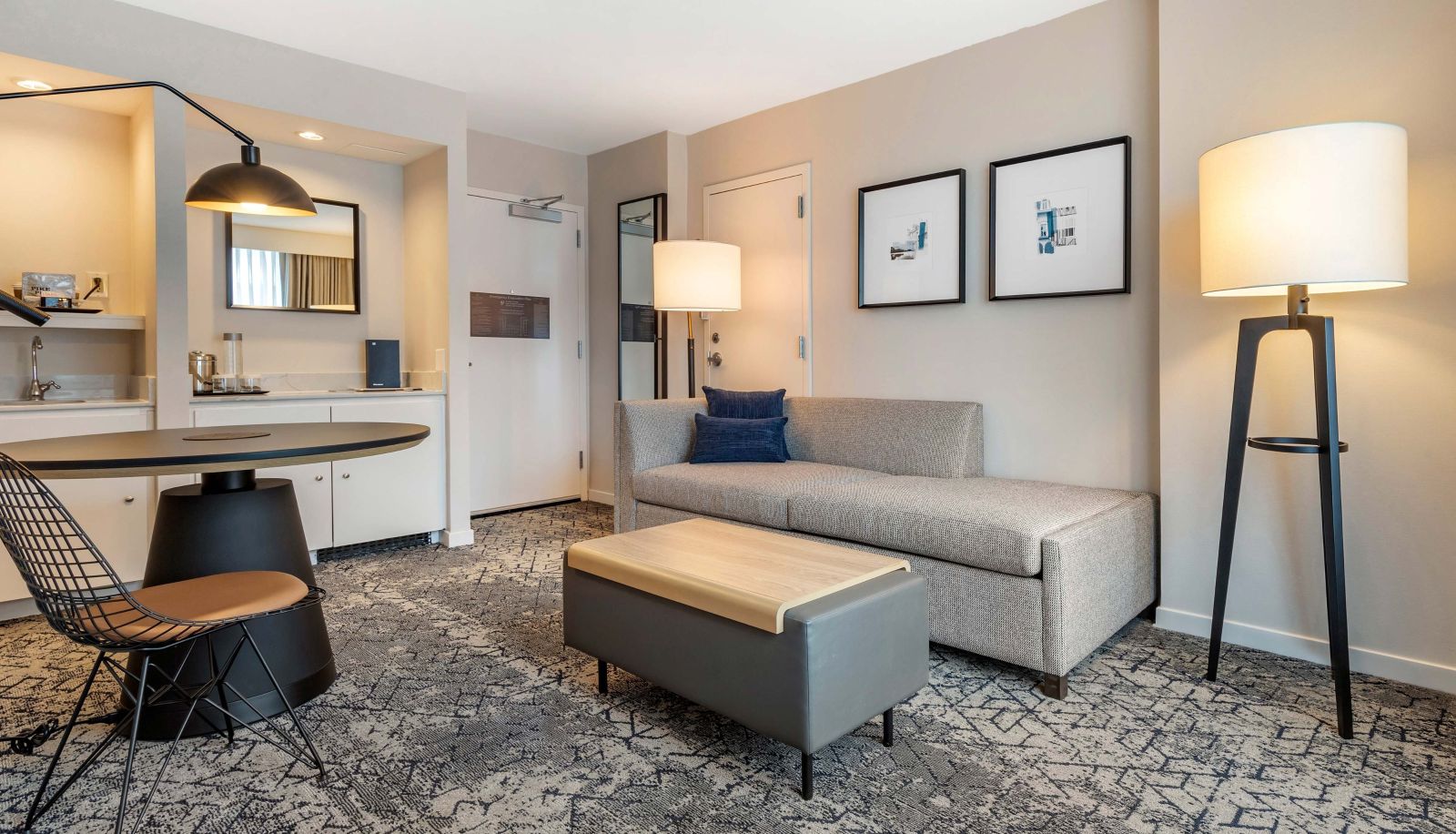 Camera - Sheraton Suites Old Town Alexandria
