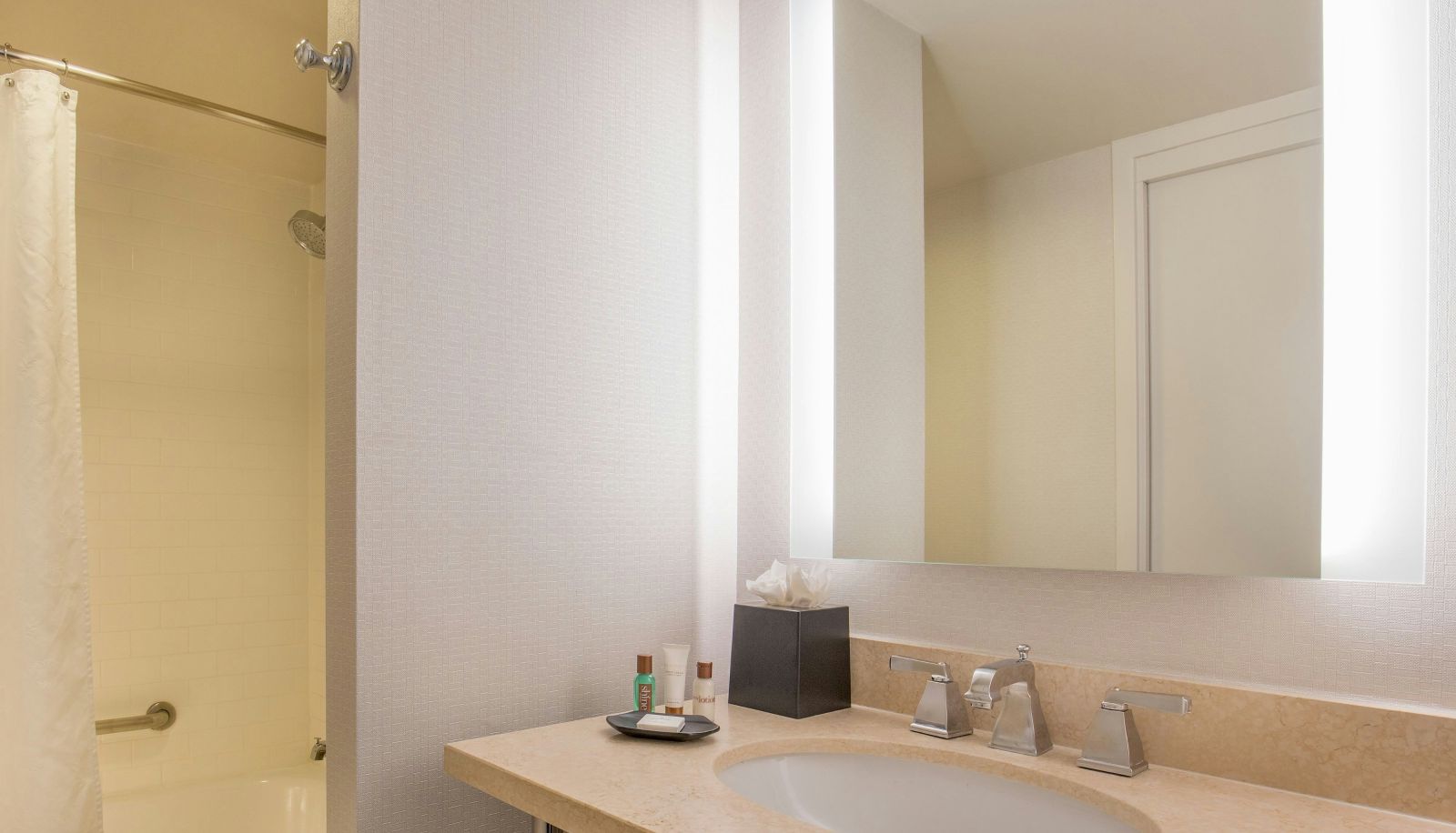 Room - Sheraton Suites Chicago Elk Grove