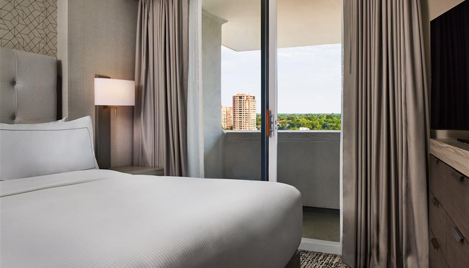 Room - Hilton Kansas City Country Club Plaza