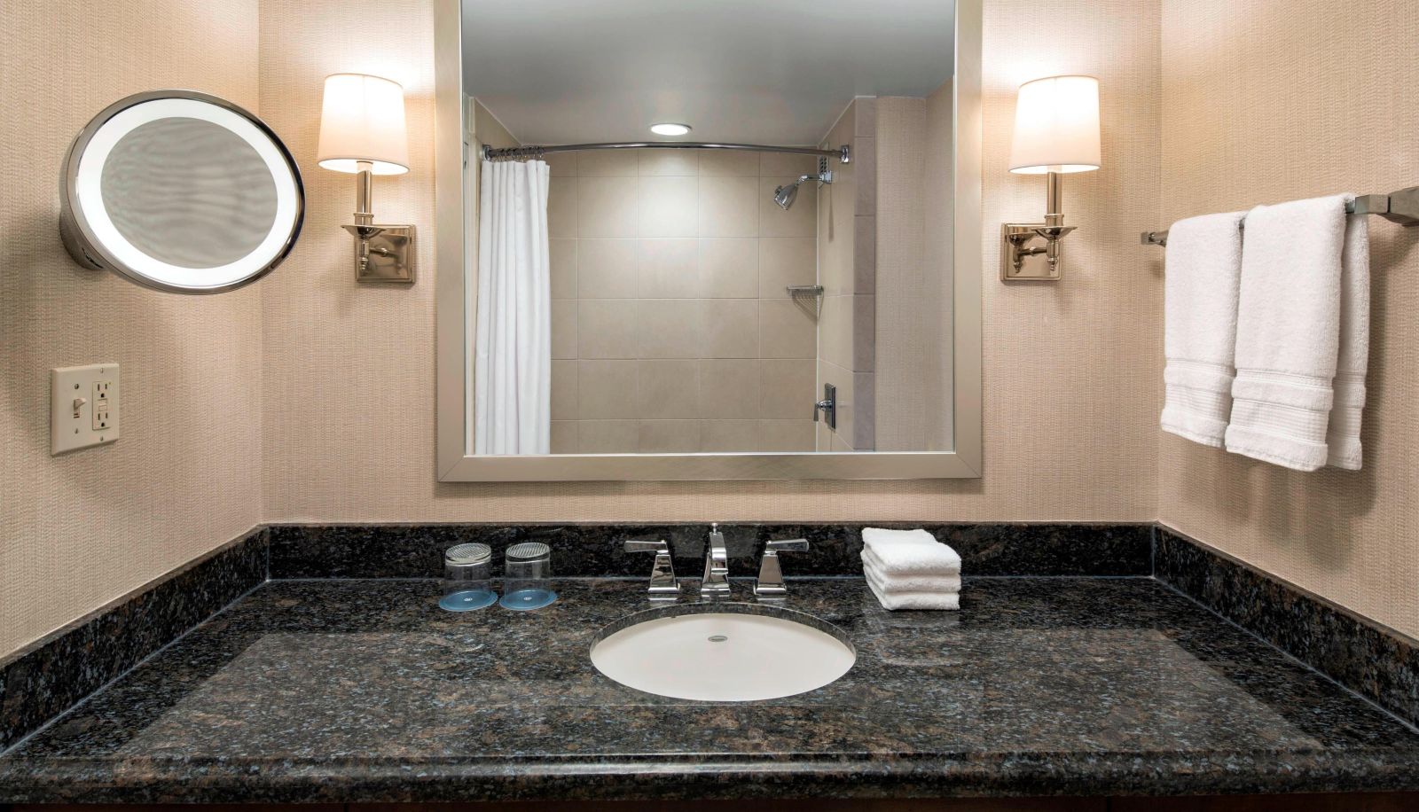 Zimmer - Sheraton Norfolk Waterside Hotel