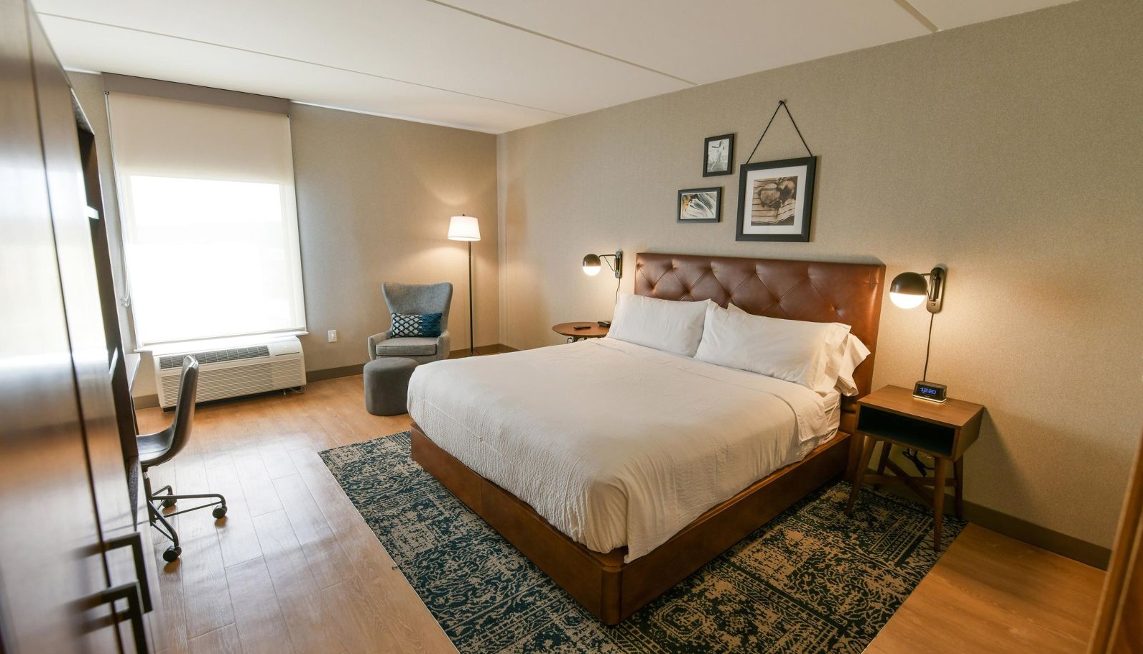 Room - Four Points by Sheraton Wakefield Boston Hotel and Conference Center