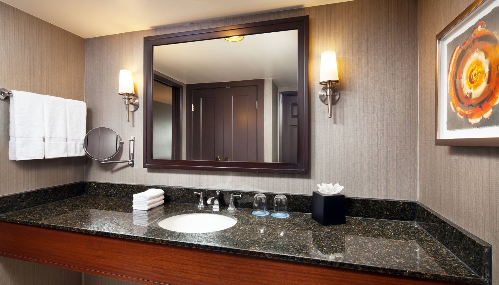 Zimmer - Sheraton Fairplex Suites and Conference Center