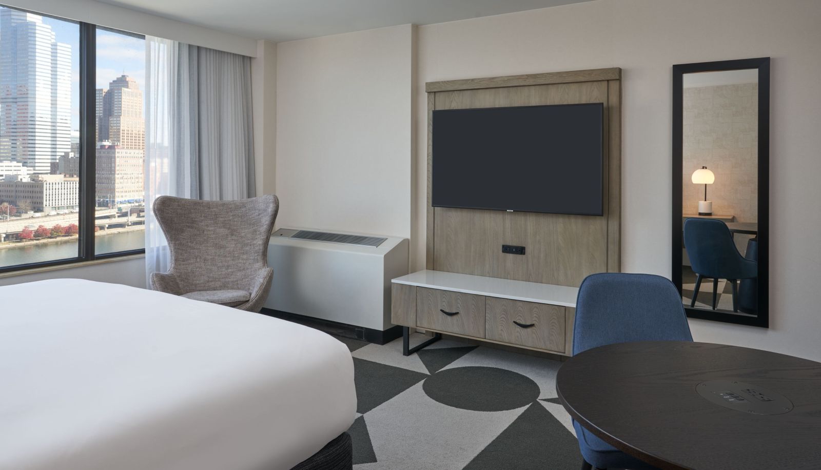 Room - Sheraton Pittsburgh Hotel at Station Square