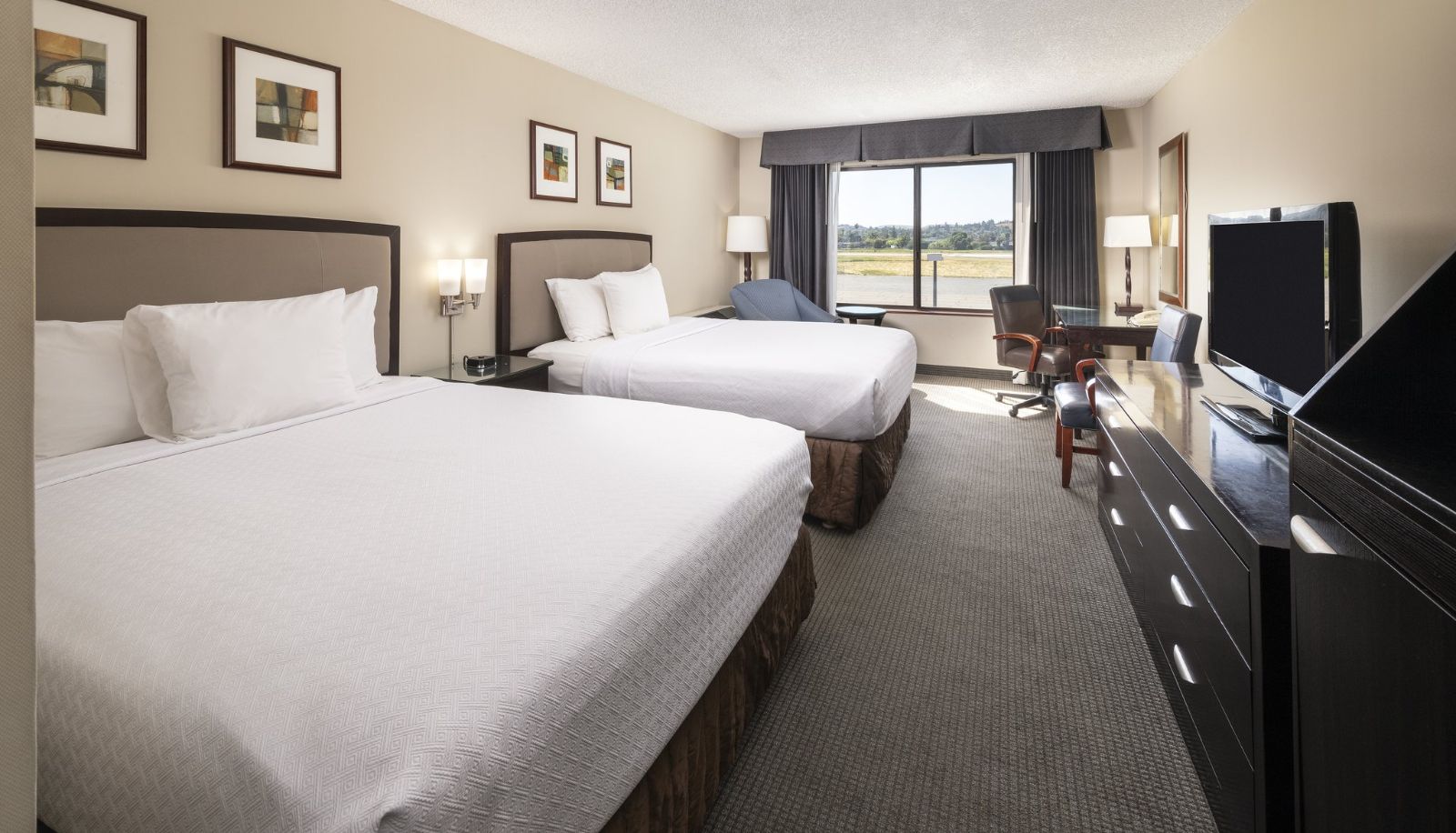 Camera - Concord Plaza Hotel
