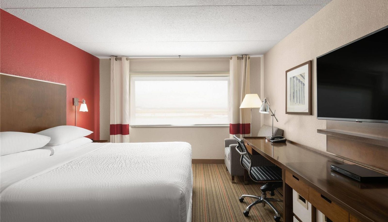 Room - Trademark Collection by Wyndham Lakeview Signature