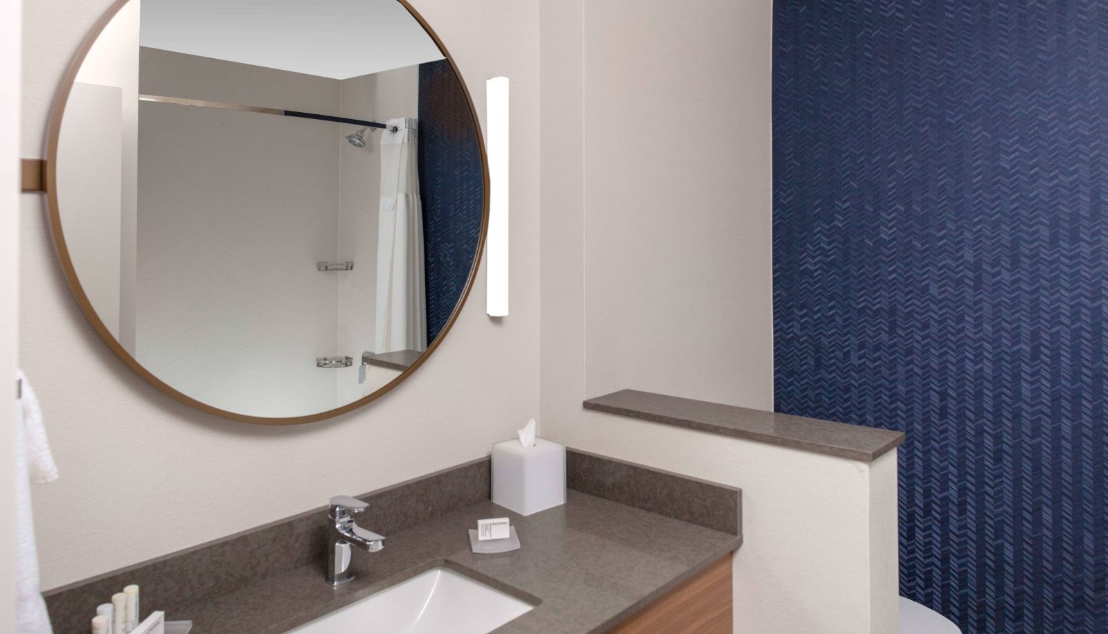 Room - Fairfield Inn and Suites by Marriott Medford