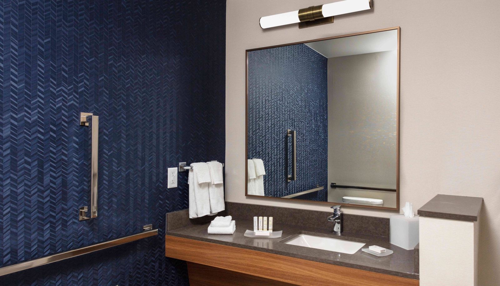 Room - Fairfield Inn and Suites by Marriott Medford