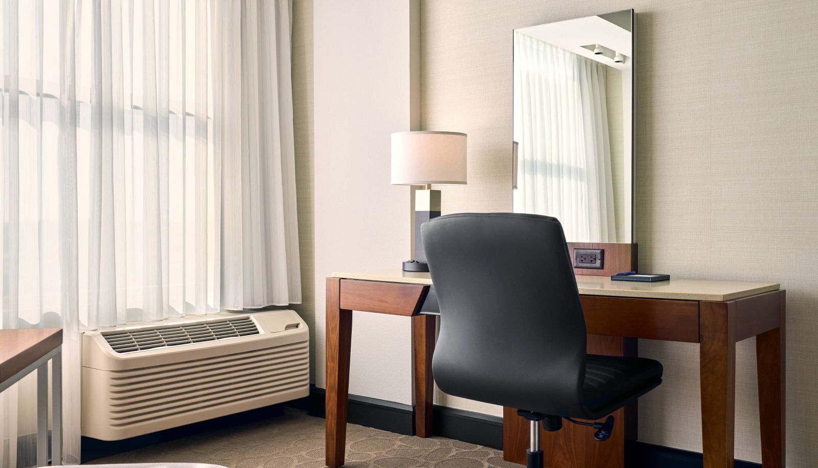 Zimmer - Delta Hotels by Marriott Milwaukee Northwest