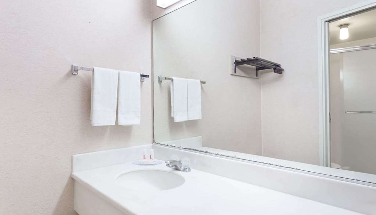Zimmer - Travelodge by Wyndham San Francisco Airport North