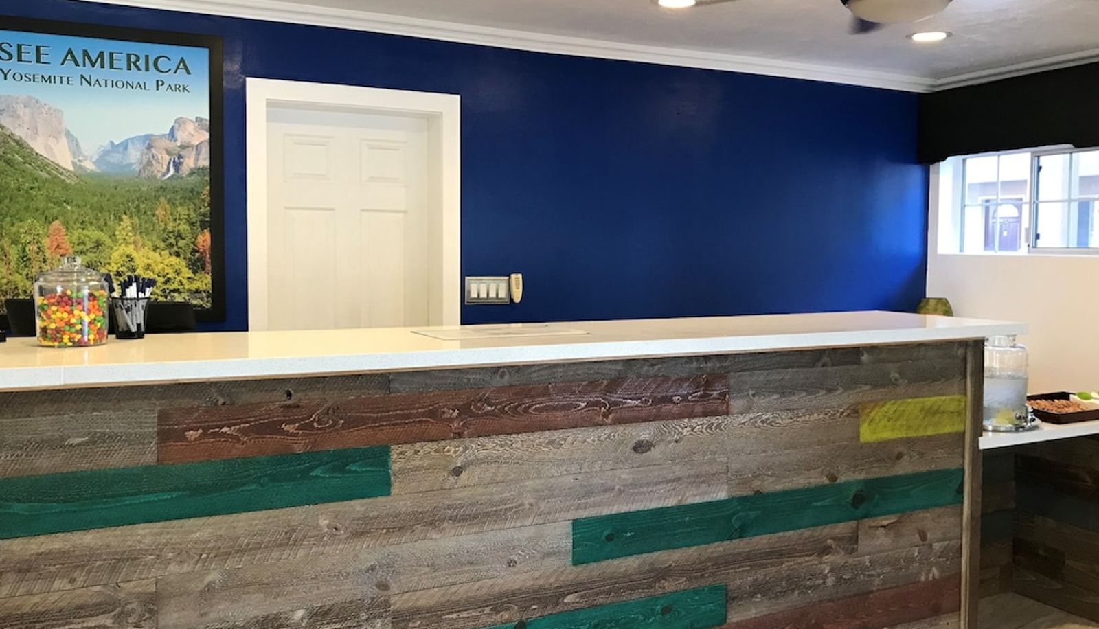 Hall - Travelodge by Wyndham Merced Yosemite