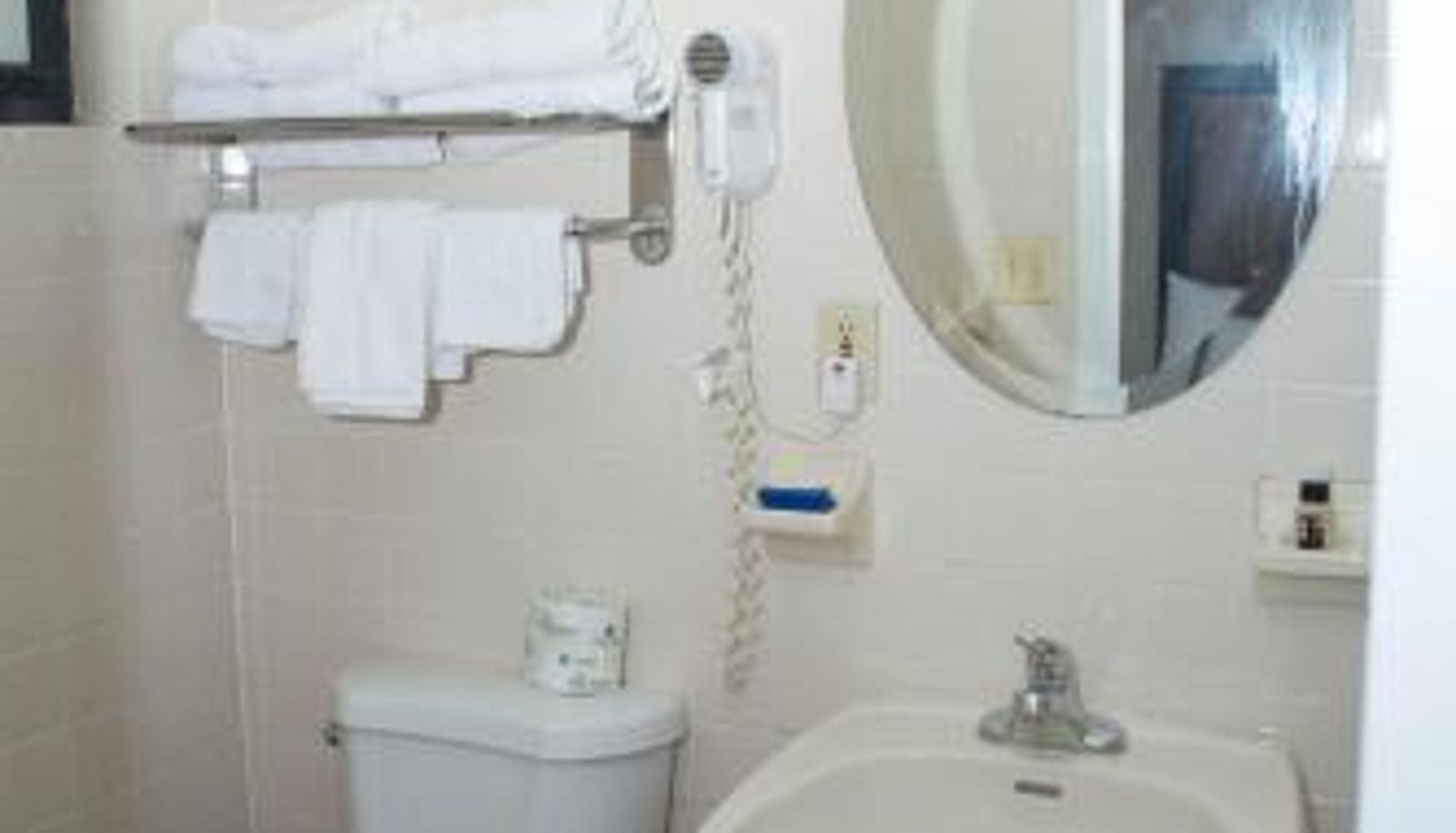 Badezimmer - Atlantic Inn and Suites - Wall Township