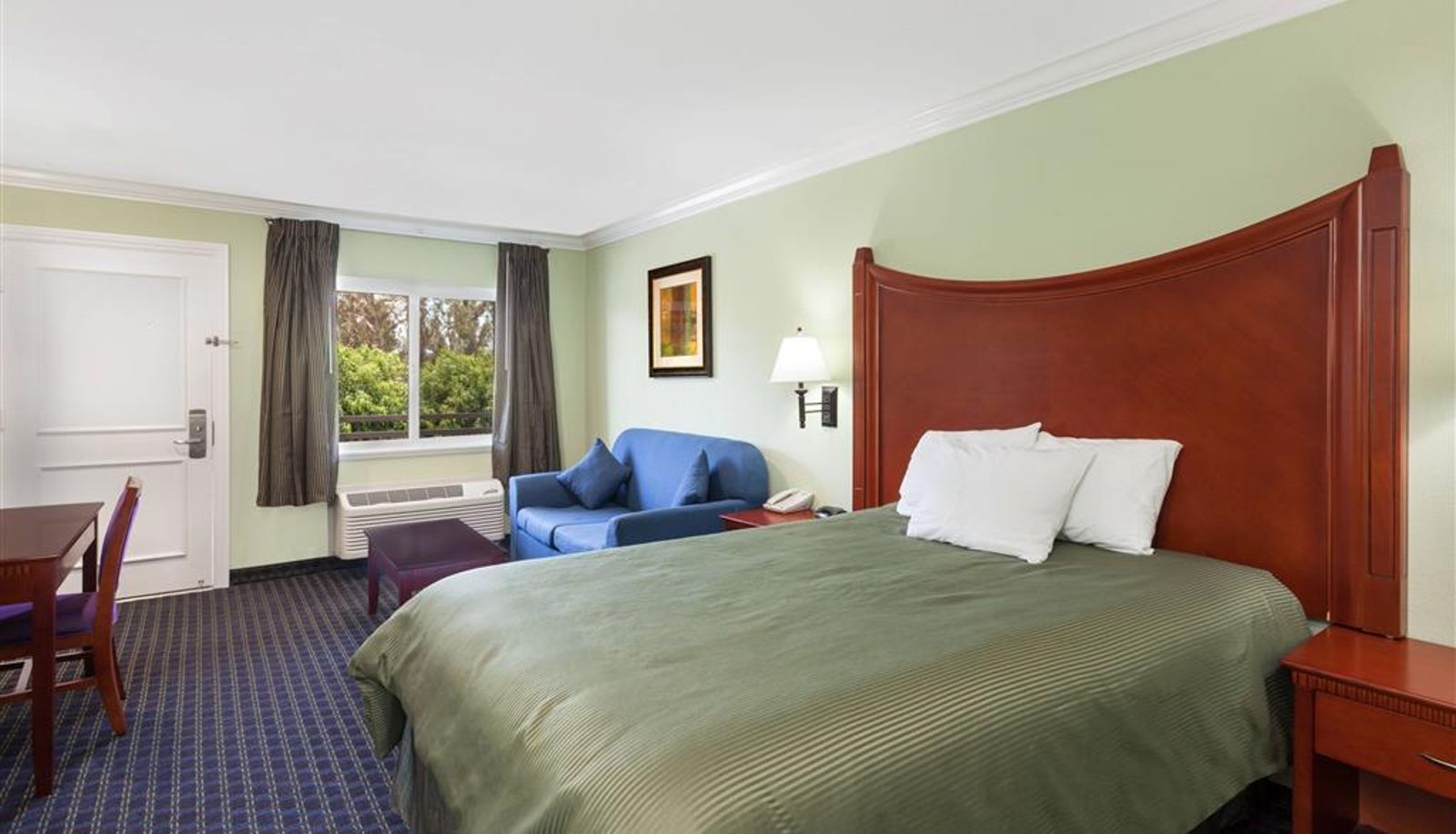 Camera - Travelodge by Wyndham Orange County Airport/ Costa Mesa