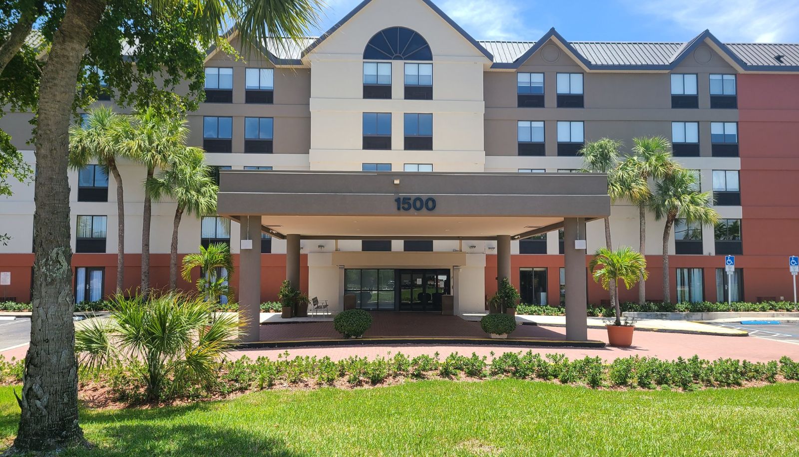 Info - Holiday Inn Express & Suites FT LAUDERDALE N - EXEC AIRPORT by IHG