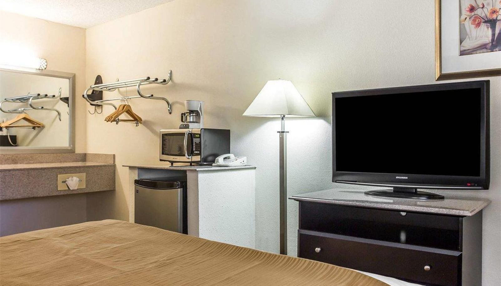 Room - Quality Inn & Suites Coliseum