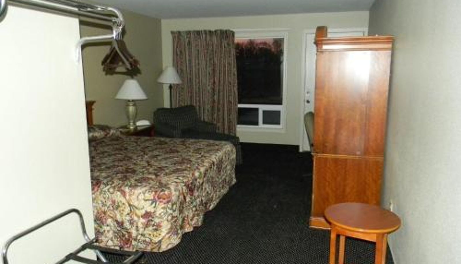 Room - Lakeview Inn Centralia