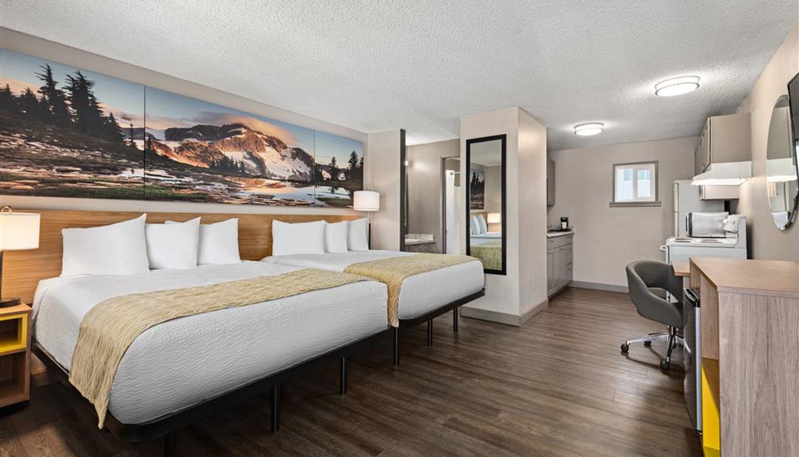 Zimmer - Days Inn by Wyndham Lakewood South Tacoma
