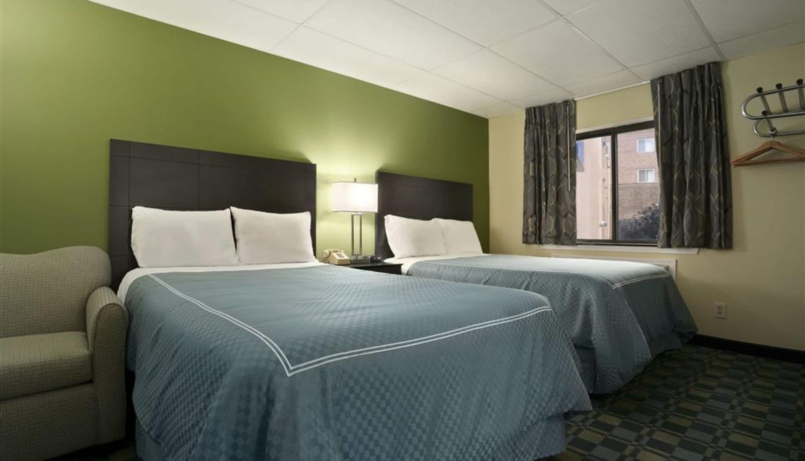 Zimmer - Travelodge by Wyndham Cleveland Lakewood