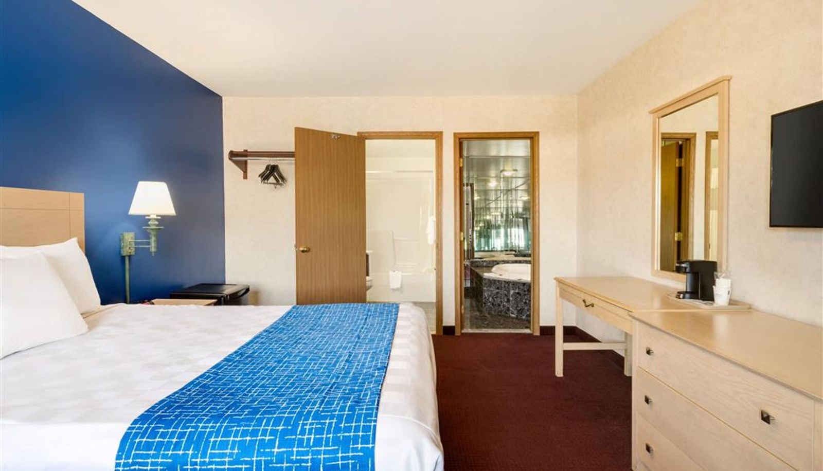 Camera - Travelodge by Wyndham Niagara Falls