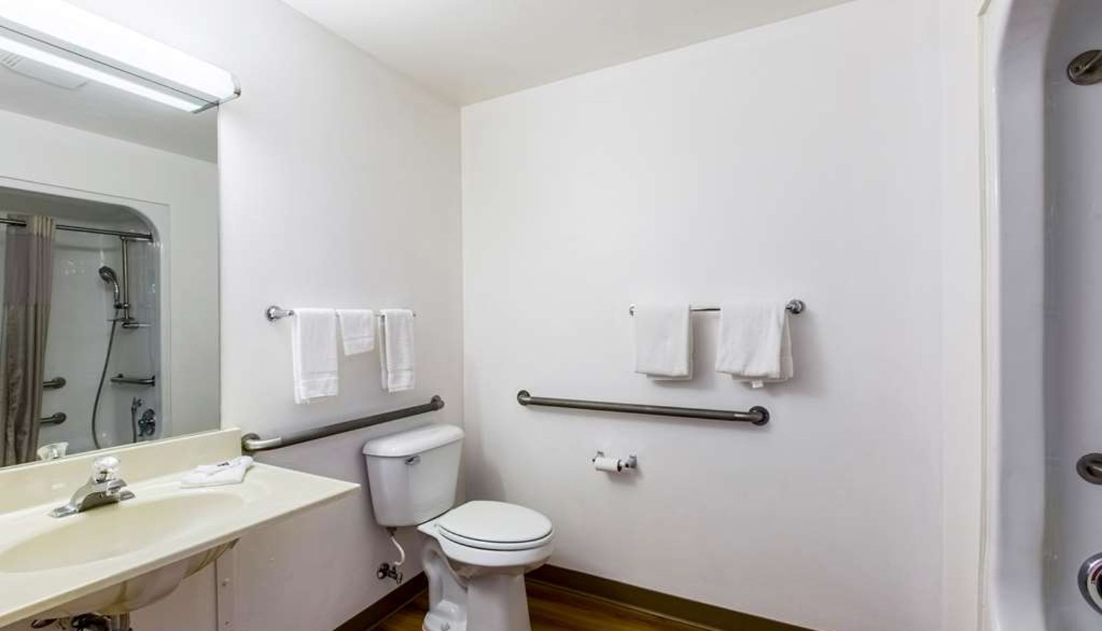 Room - Motel 6 Lake Delton