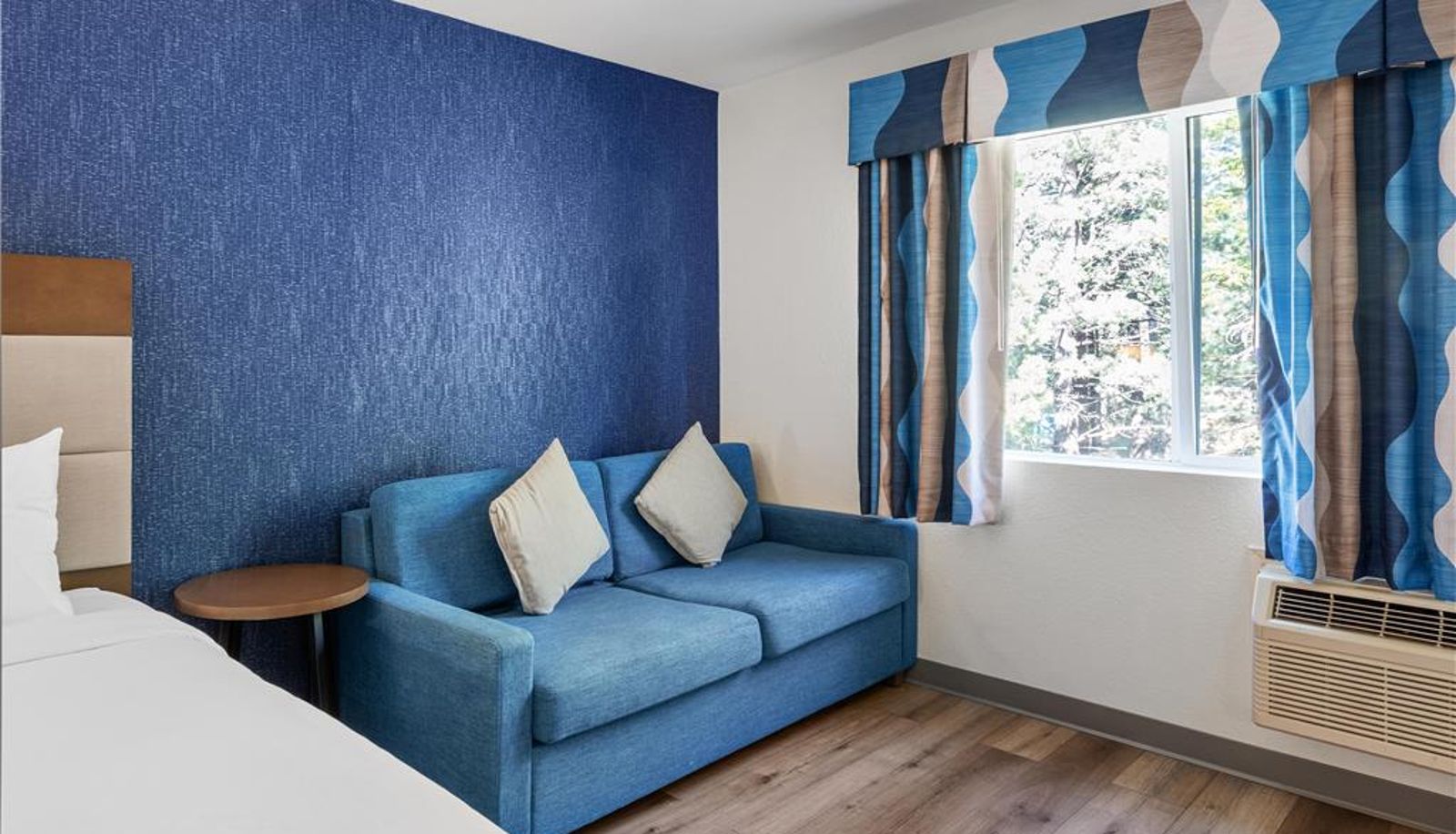 Zimmer - SureStay Plus by Best Western Mammoth Lakes