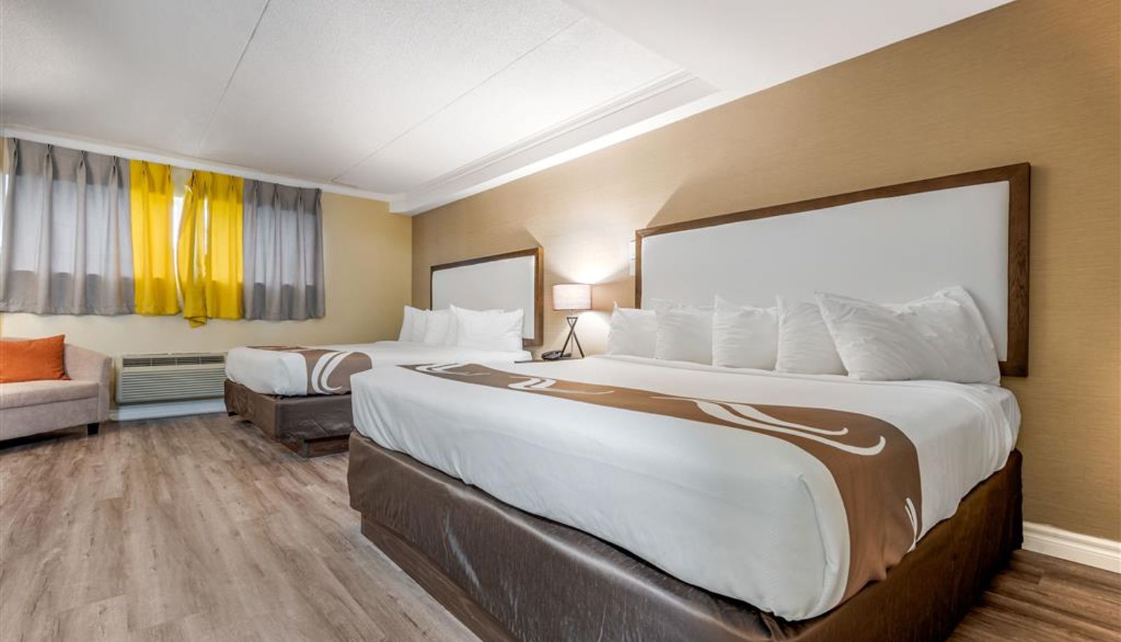 Zimmer - Quality Inn & Suites