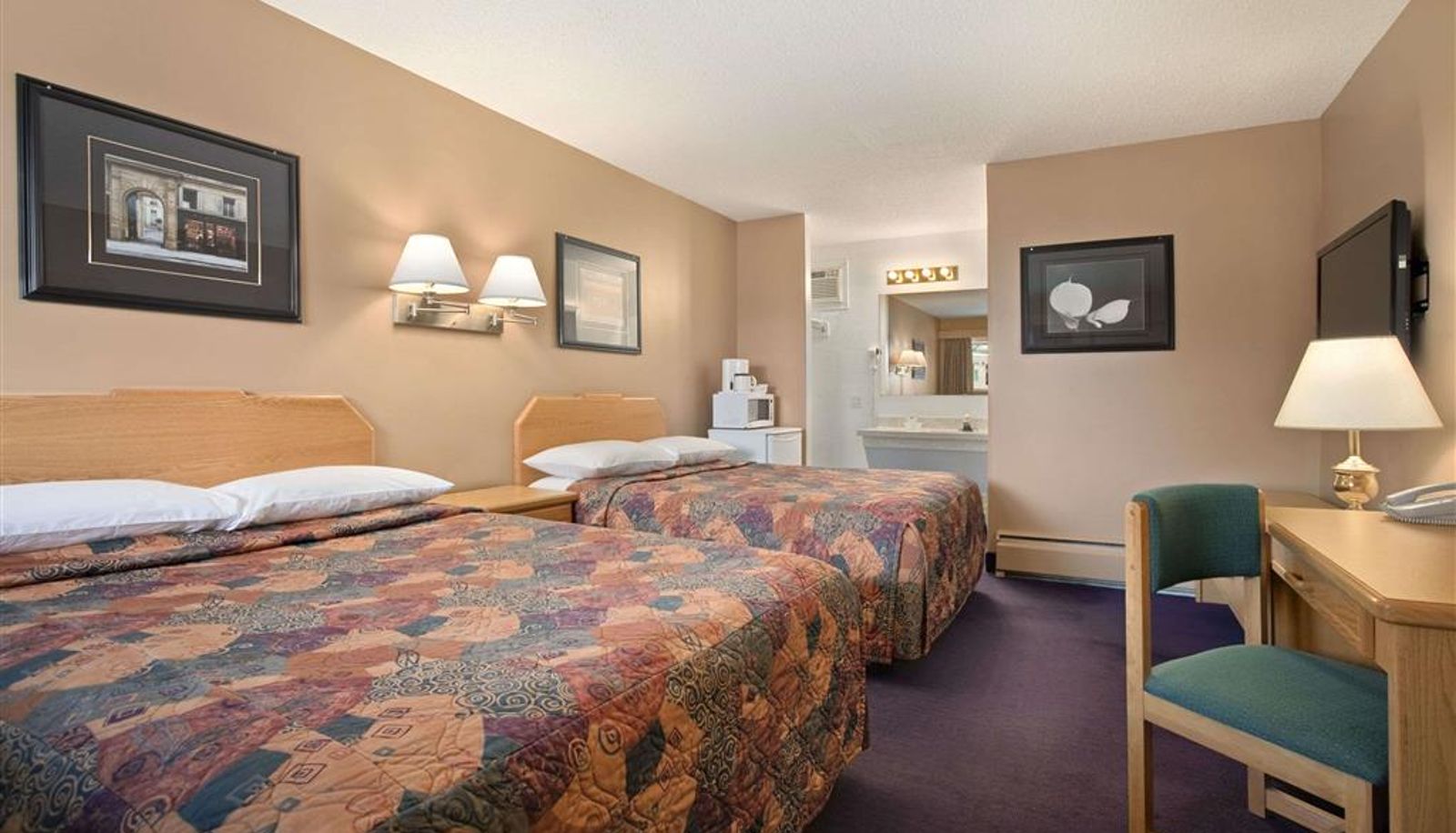 Camera - Travelodge by Wyndham Moose Jaw