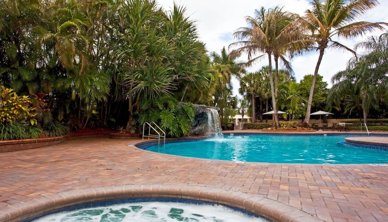 Pool - Holiday Inn FT. LAUDERDALE-AIRPORT by IHG