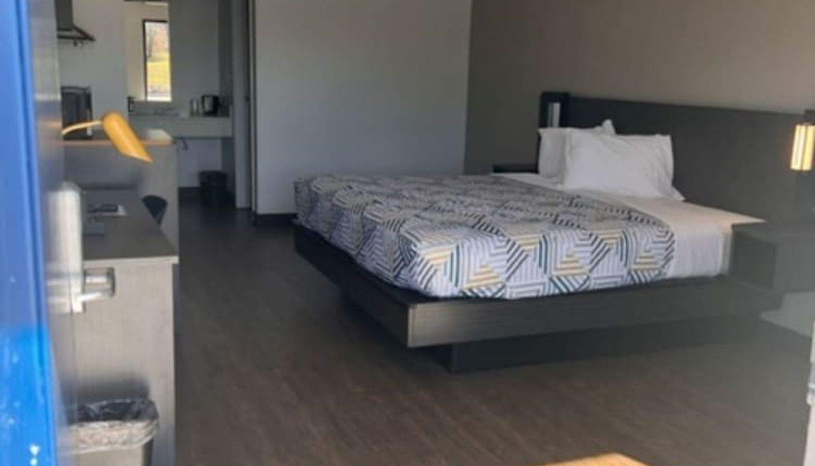 Standard room - Dublin Inn and Suites