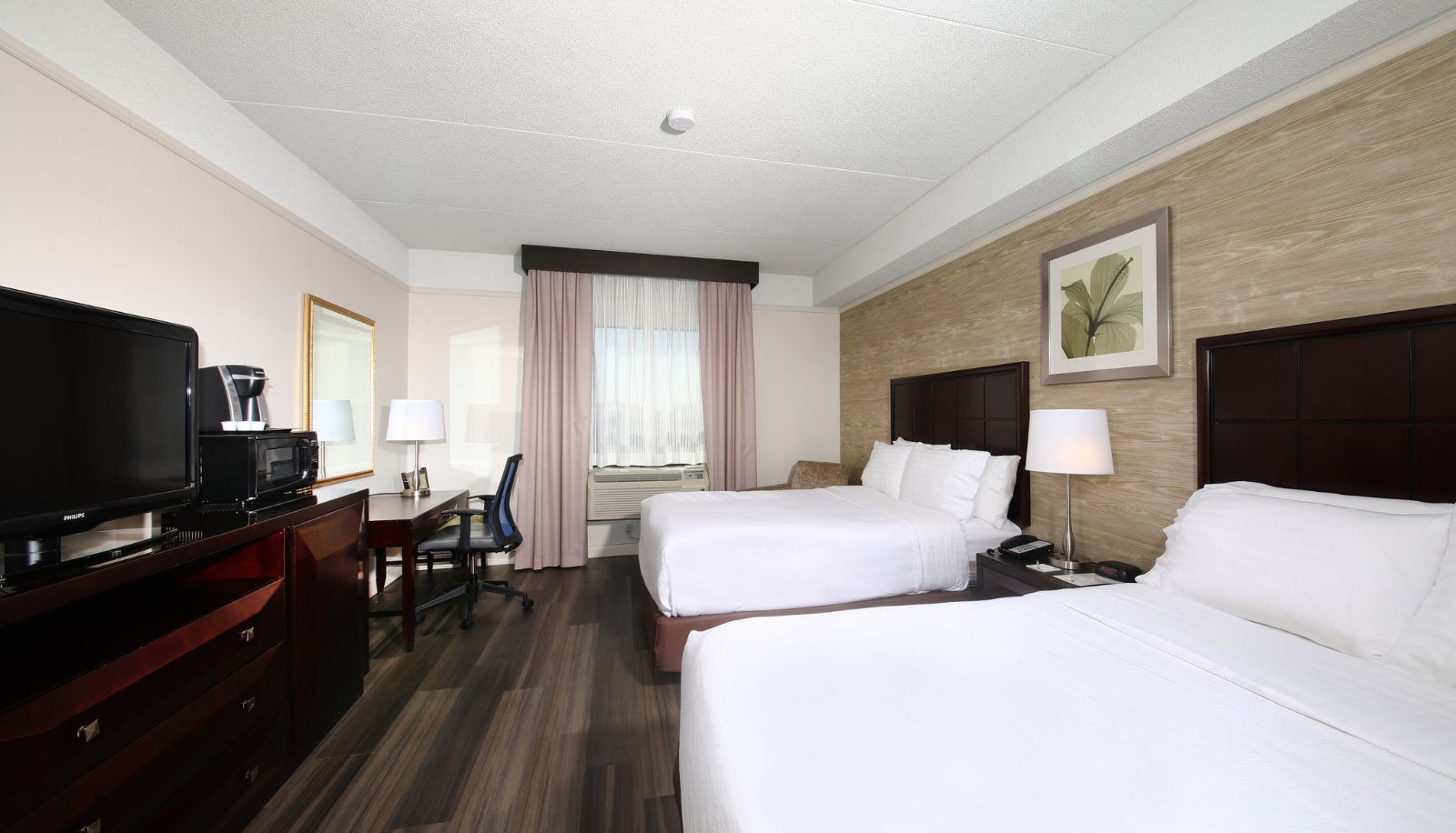 Room - Holiday Inn & Suites WINDSOR (AMBASSADOR BRIDGE) by IHG