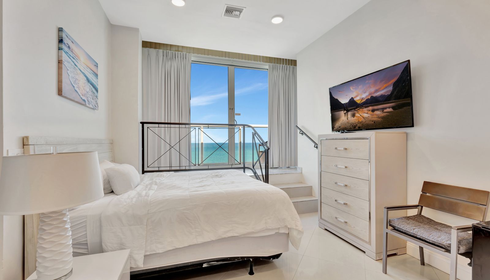 Camera - Ocean Manor Beach Resort