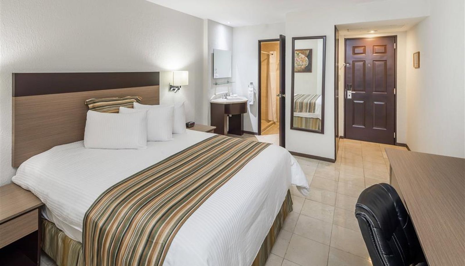 Camera - Ramada by Wyndham Hola Culiacan