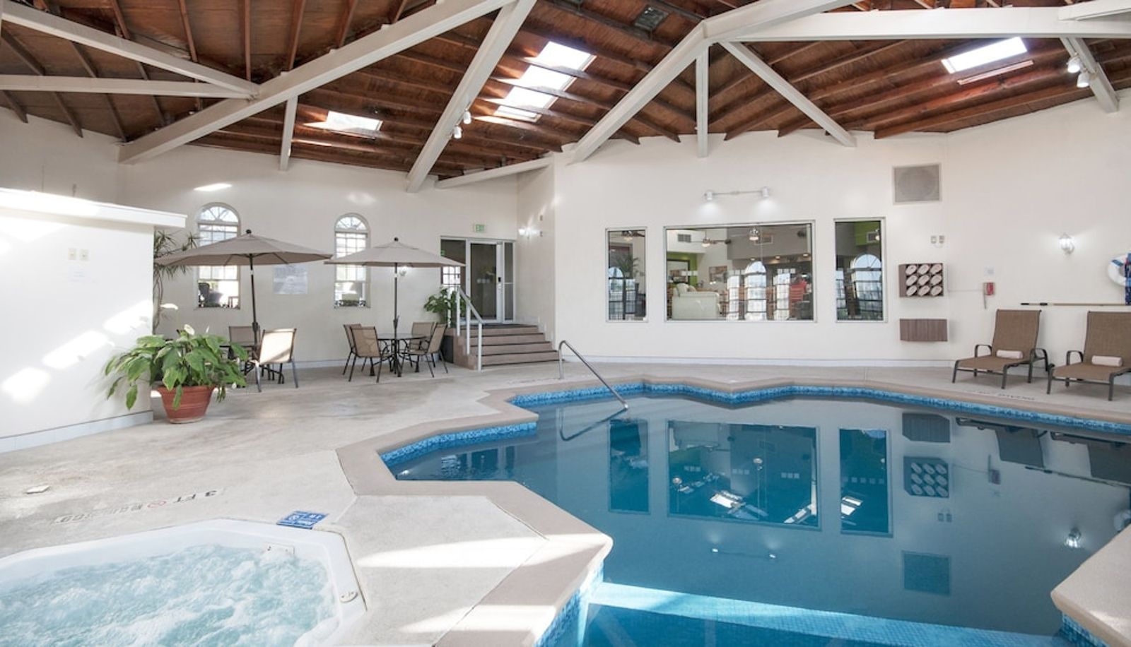 Piscina - Holiday Inn & Suites CHIHUAHUA EXPO by IHG