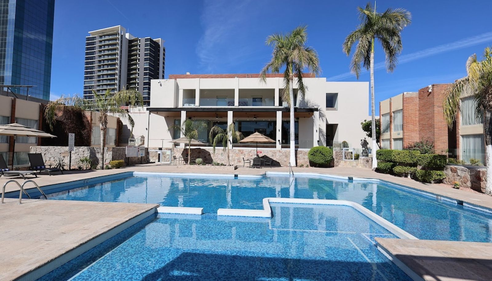 Pool - voco HERMOSILLO by IHG