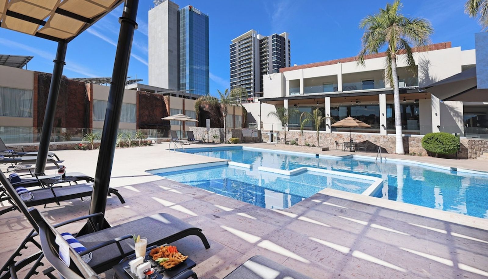 Pool - voco HERMOSILLO by IHG