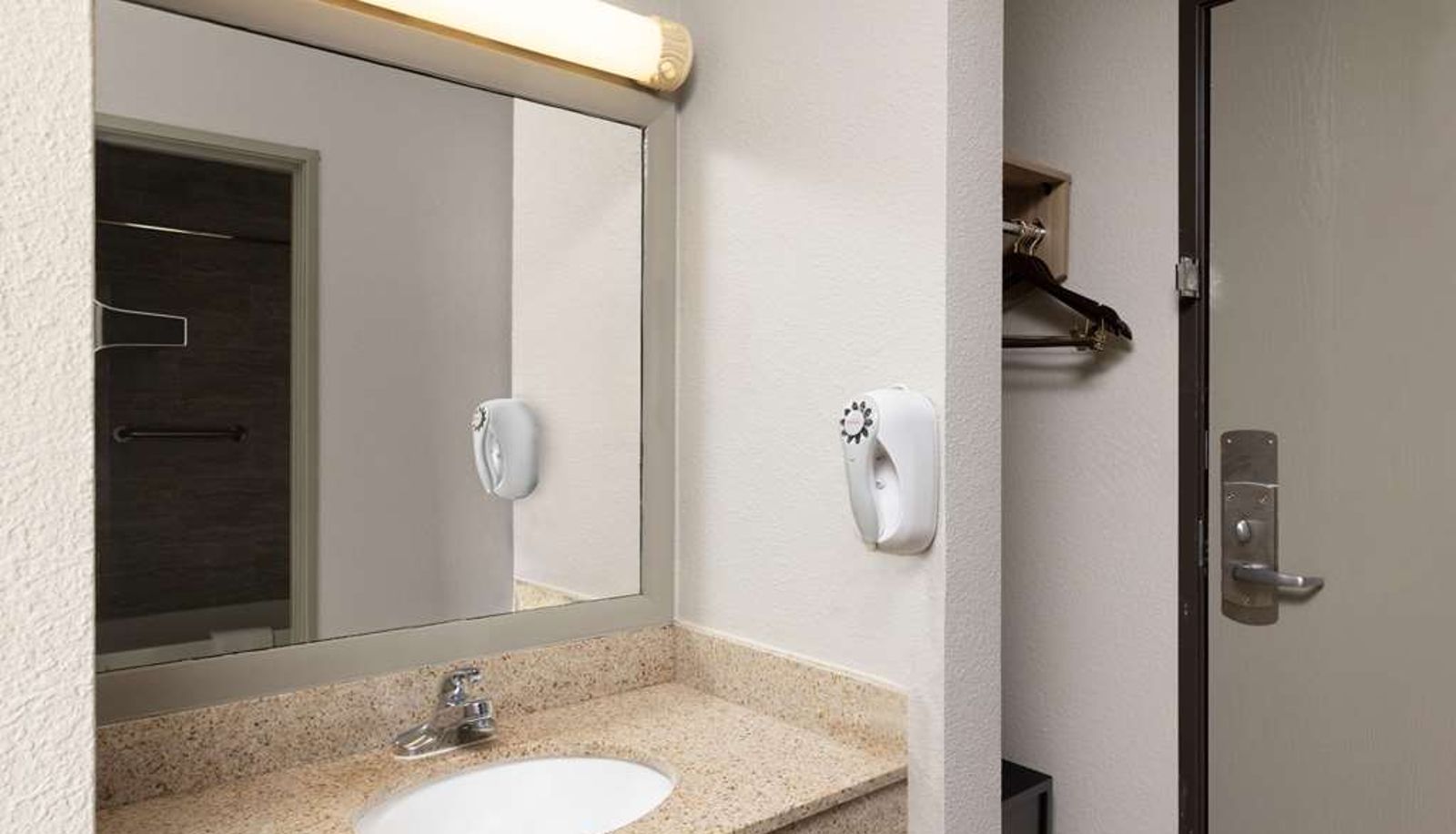 Room - Days Inn by Wyndham Carthage