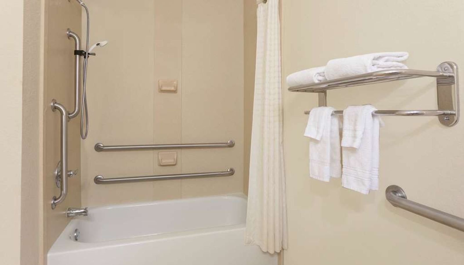 Zimmer - Days Inn by Wyndham Semmes/Mobile