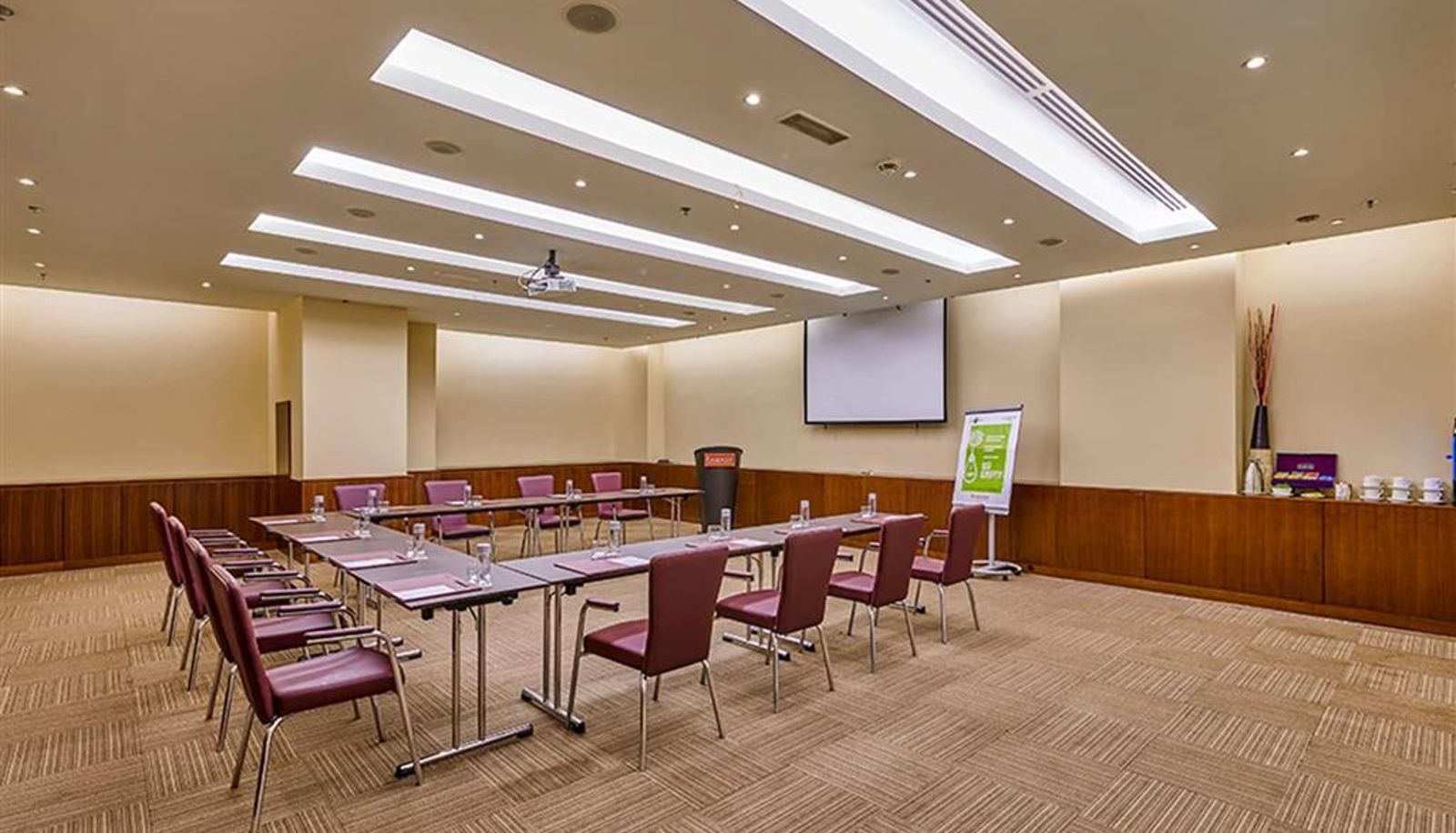 Conference room - Ramada Hotel & Suites by Wyndham Dubai JBR