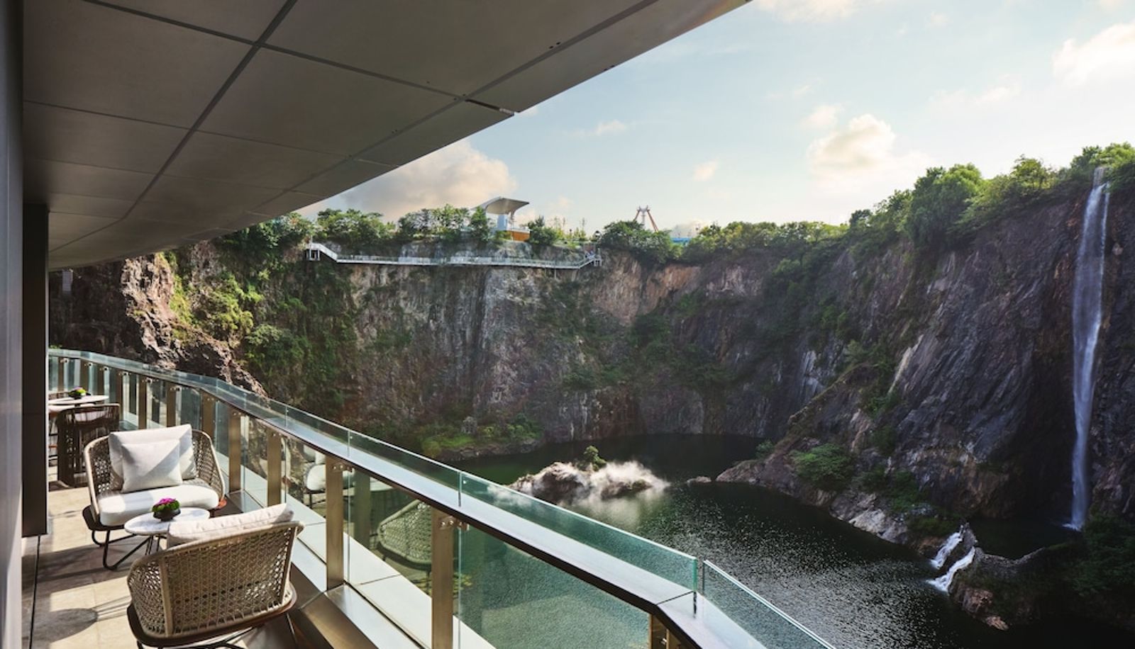 Suite - InterContinental Hotels SHANGHAI WONDERLAND by IHG